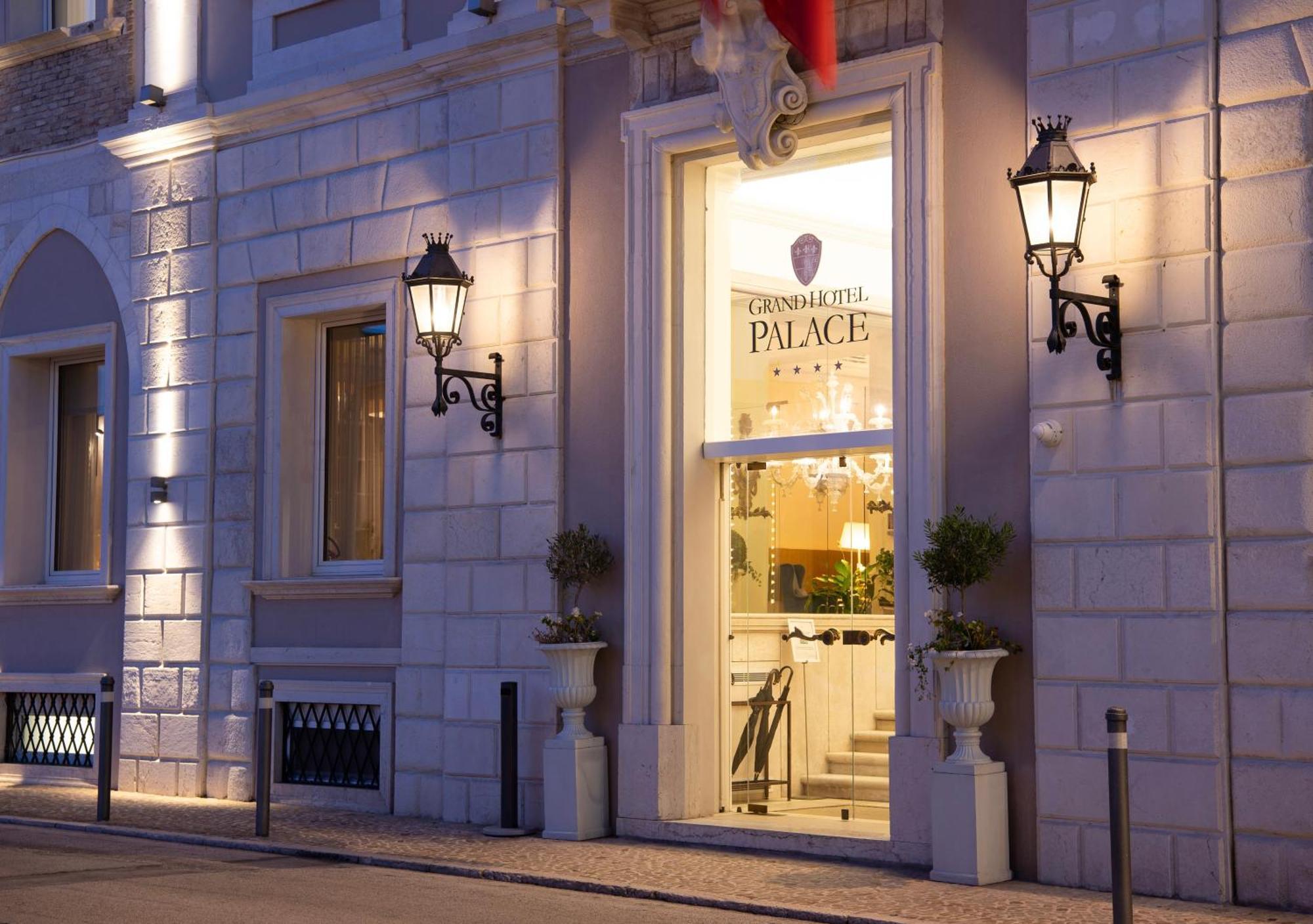 Grand Hotel Palace Ancona Exterior photo